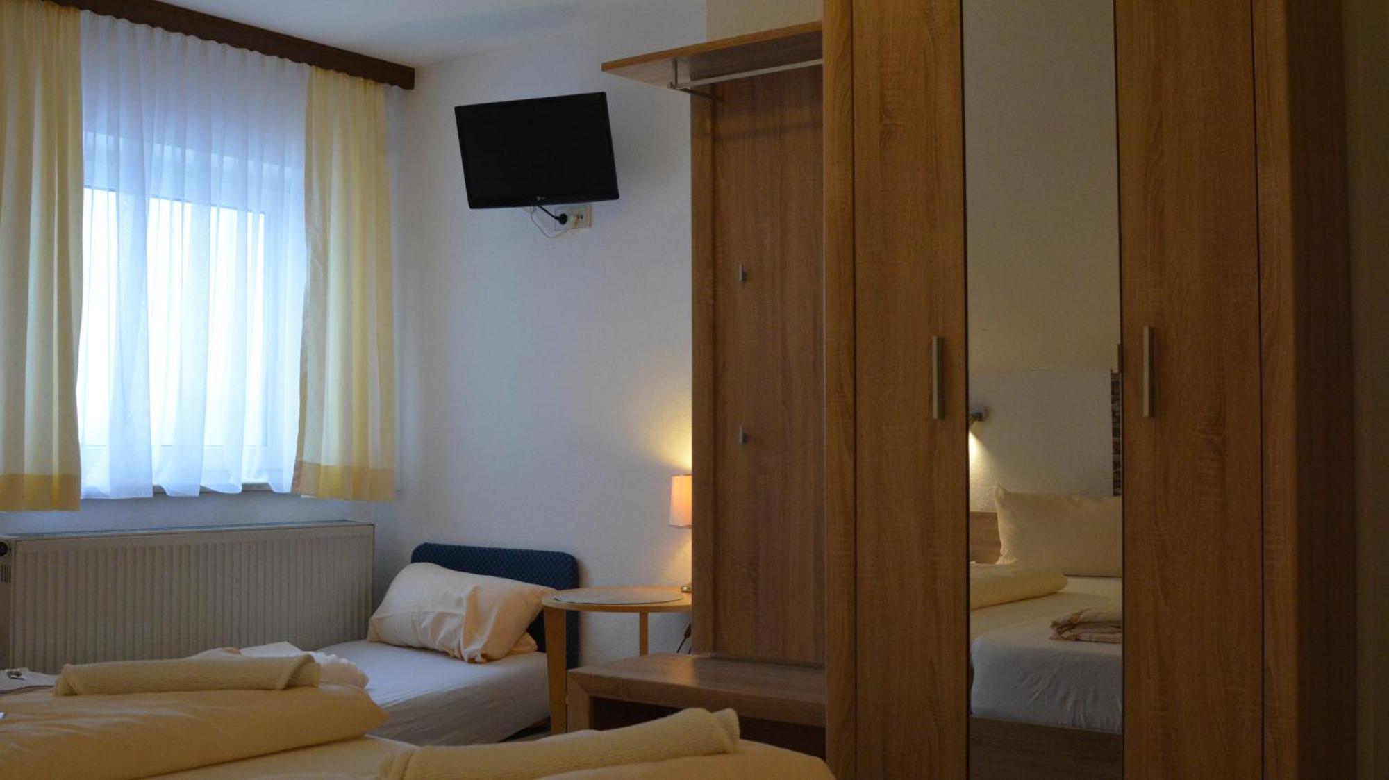 Hotel-Gasthof Zur Rose Weissenhorn Bilik gambar