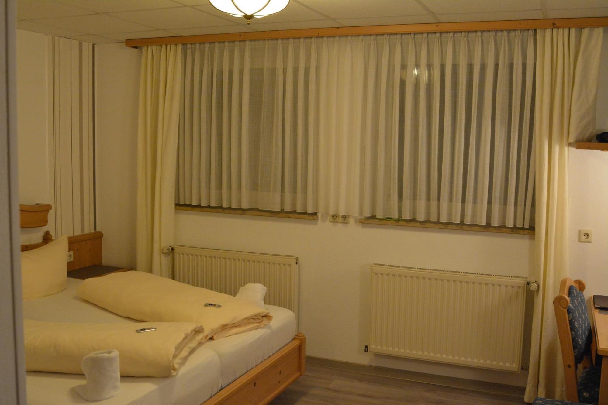Hotel-Gasthof Zur Rose Weissenhorn Bilik gambar