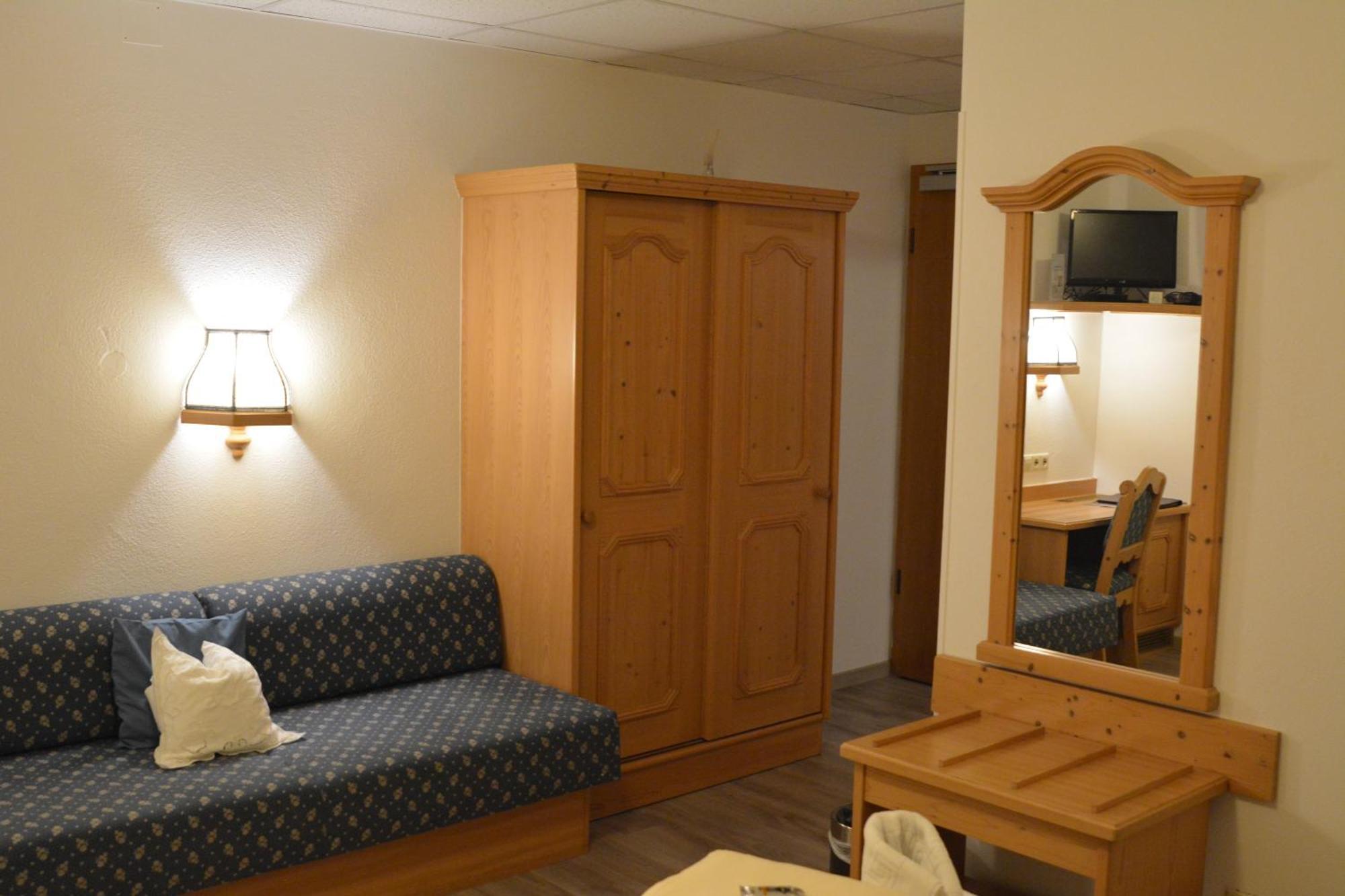 Hotel-Gasthof Zur Rose Weissenhorn Bilik gambar