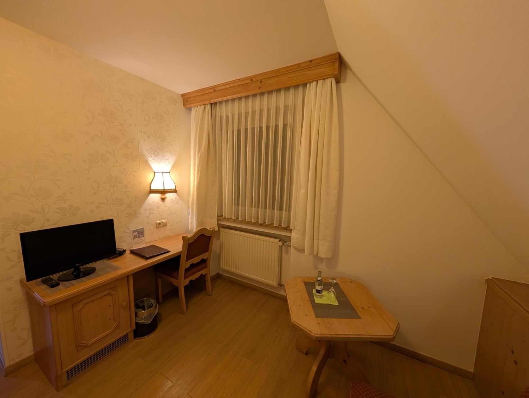 Hotel-Gasthof Zur Rose Weissenhorn Bilik gambar