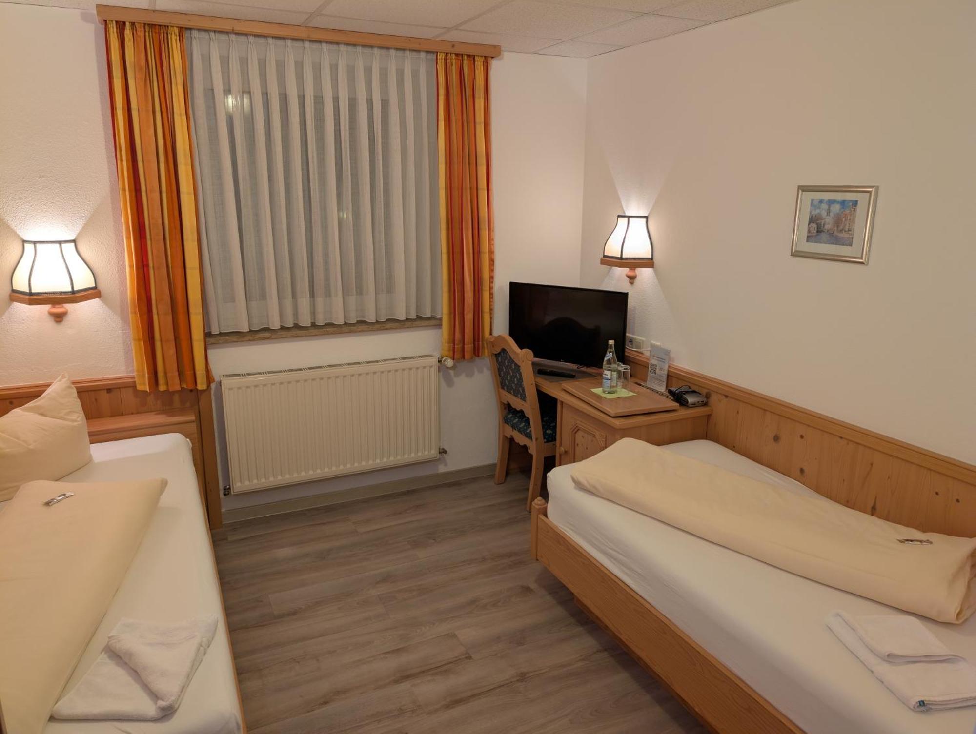 Hotel-Gasthof Zur Rose Weissenhorn Bilik gambar