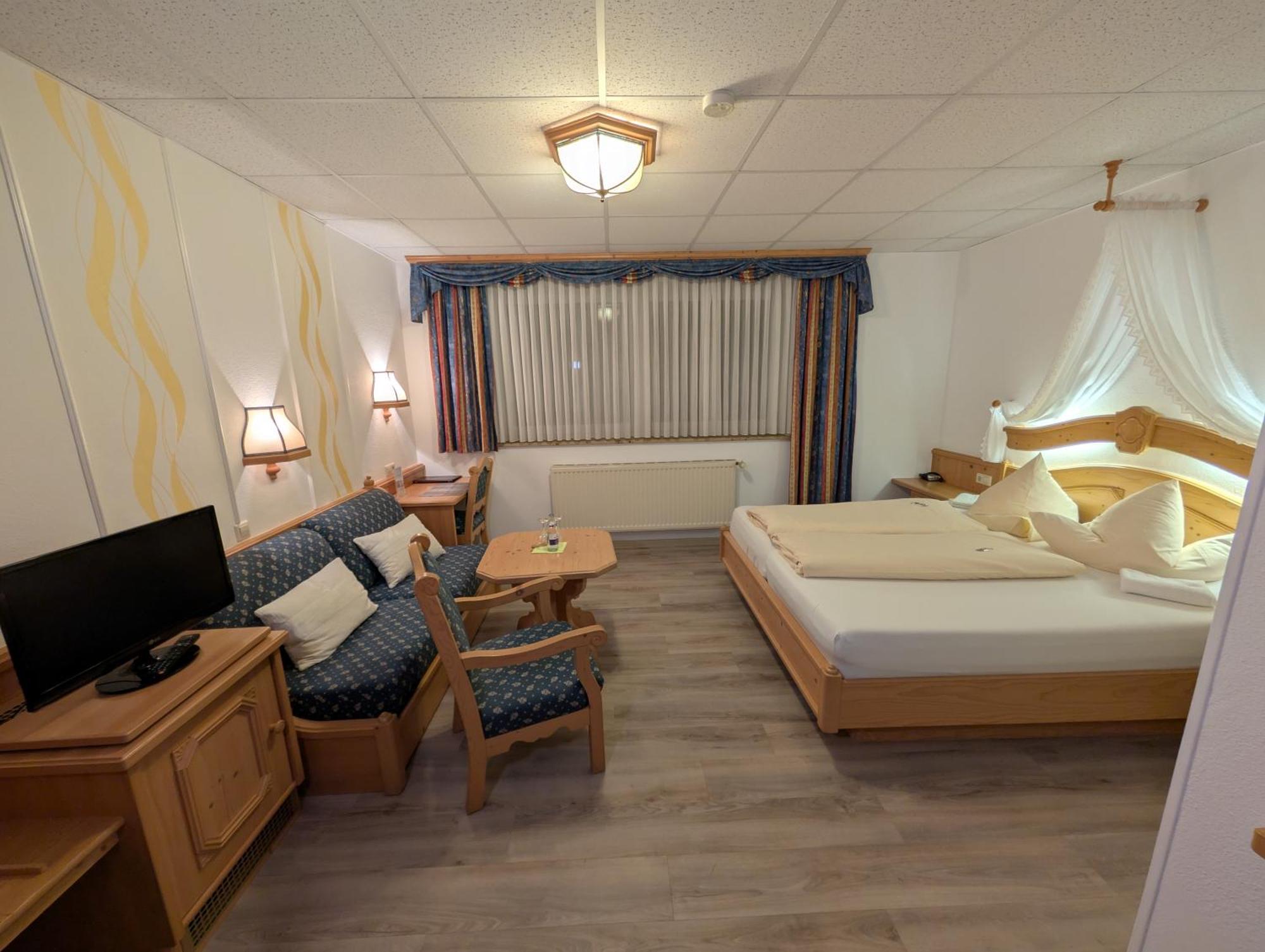 Hotel-Gasthof Zur Rose Weissenhorn Bilik gambar