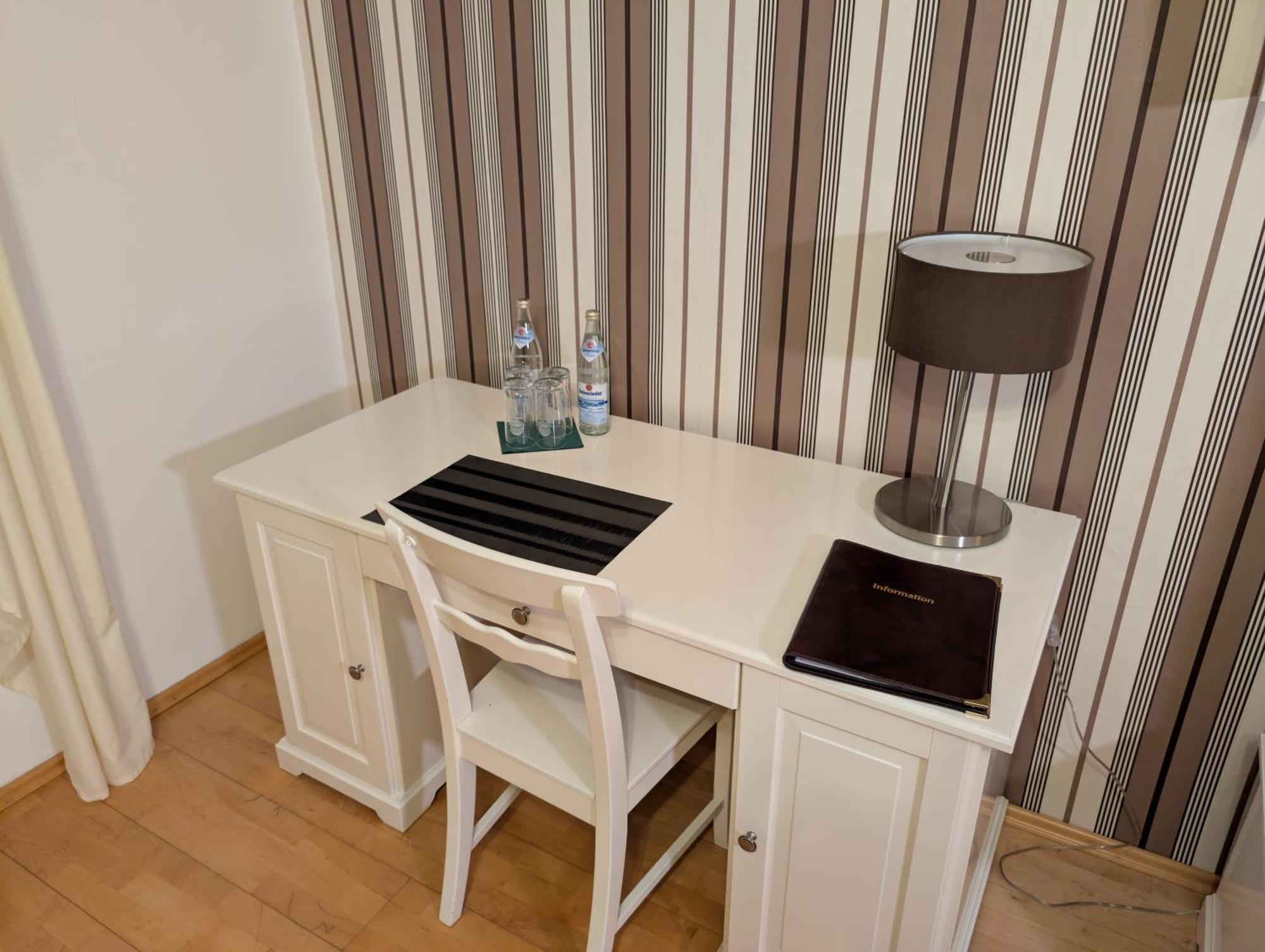 Hotel-Gasthof Zur Rose Weissenhorn Bilik gambar